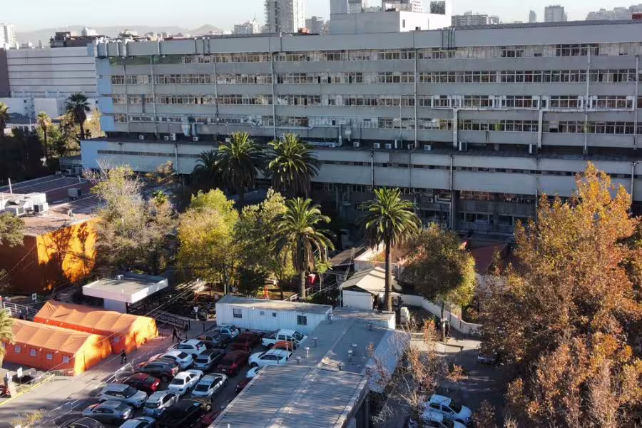 Filtración de aguas servidas en Hospital San Borja: funcionarios denuncian grave situación