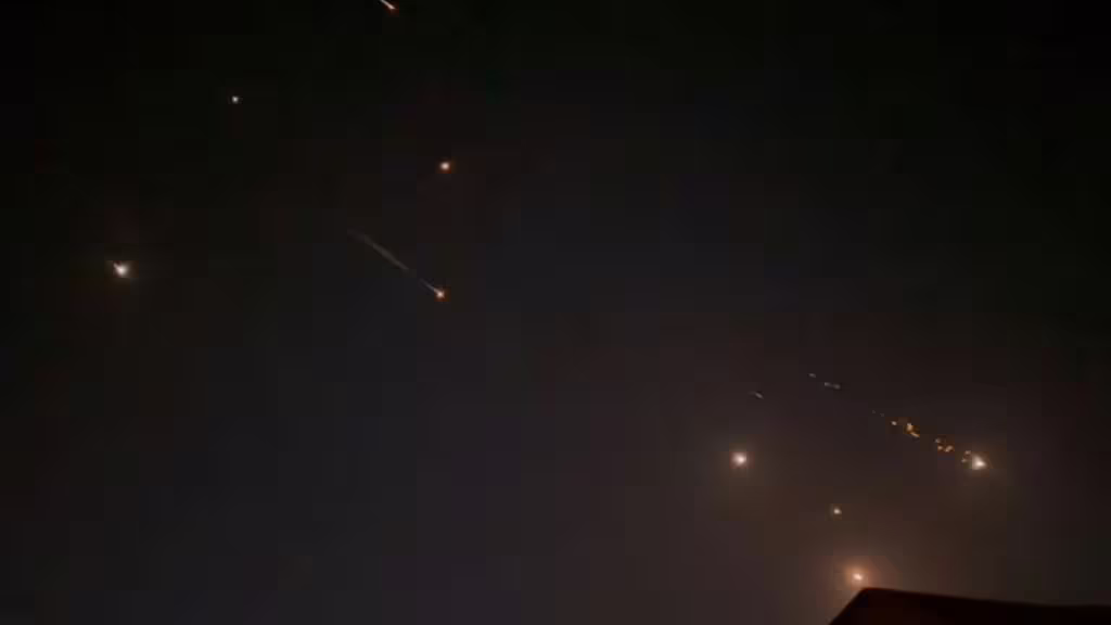 Irán lanza misiles contra Israel, activando alarmas en todo el país