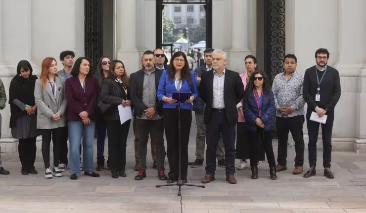 Funcionarios de La Moneda exigen renuncia de Antonia Rozas tras fallecimiento de trabajador