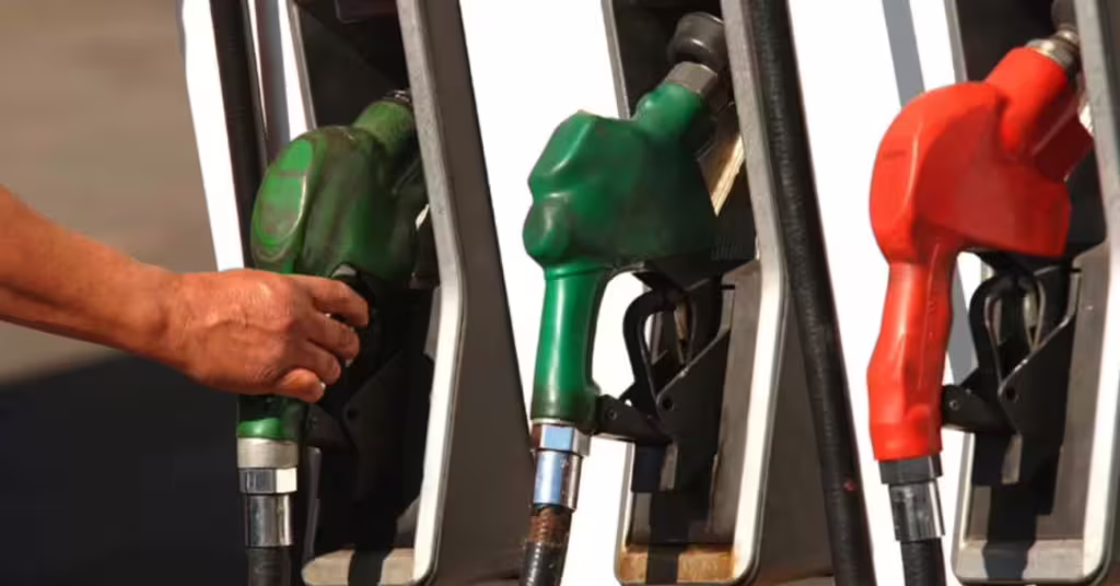 Precios de gasolinas y diésel bajarán esta semana, según Enap