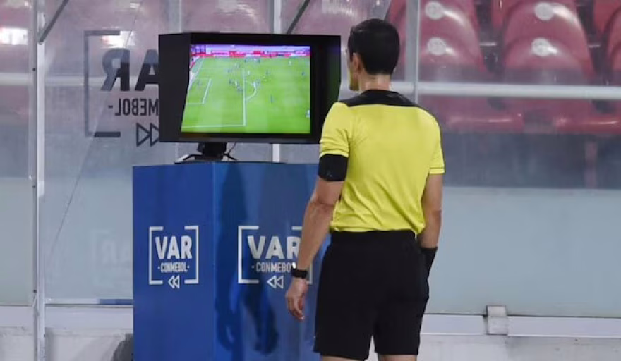 FIFA estudia reemplazar el VAR por el Football Video Support (FVS)