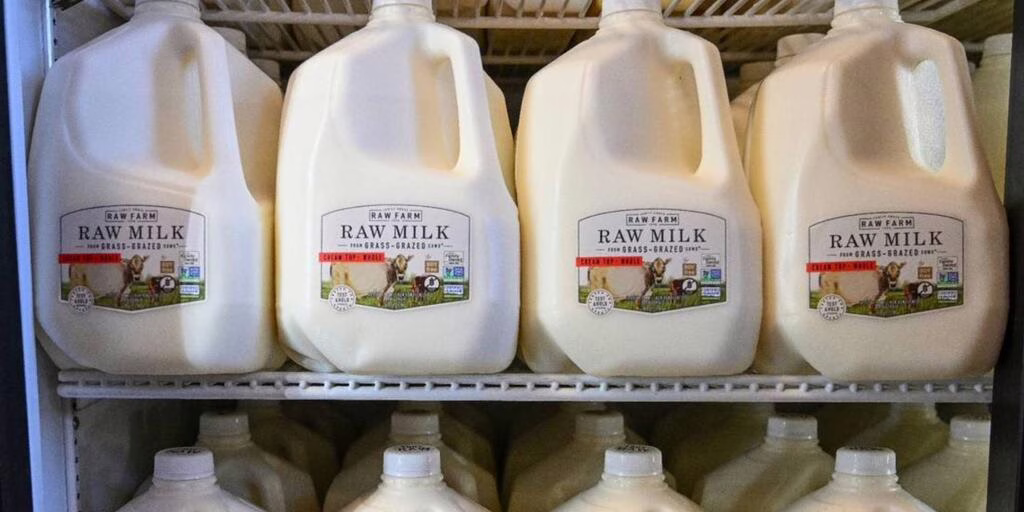 Suspensión de leche cruda en California por gripe aviar impacta a gran productor