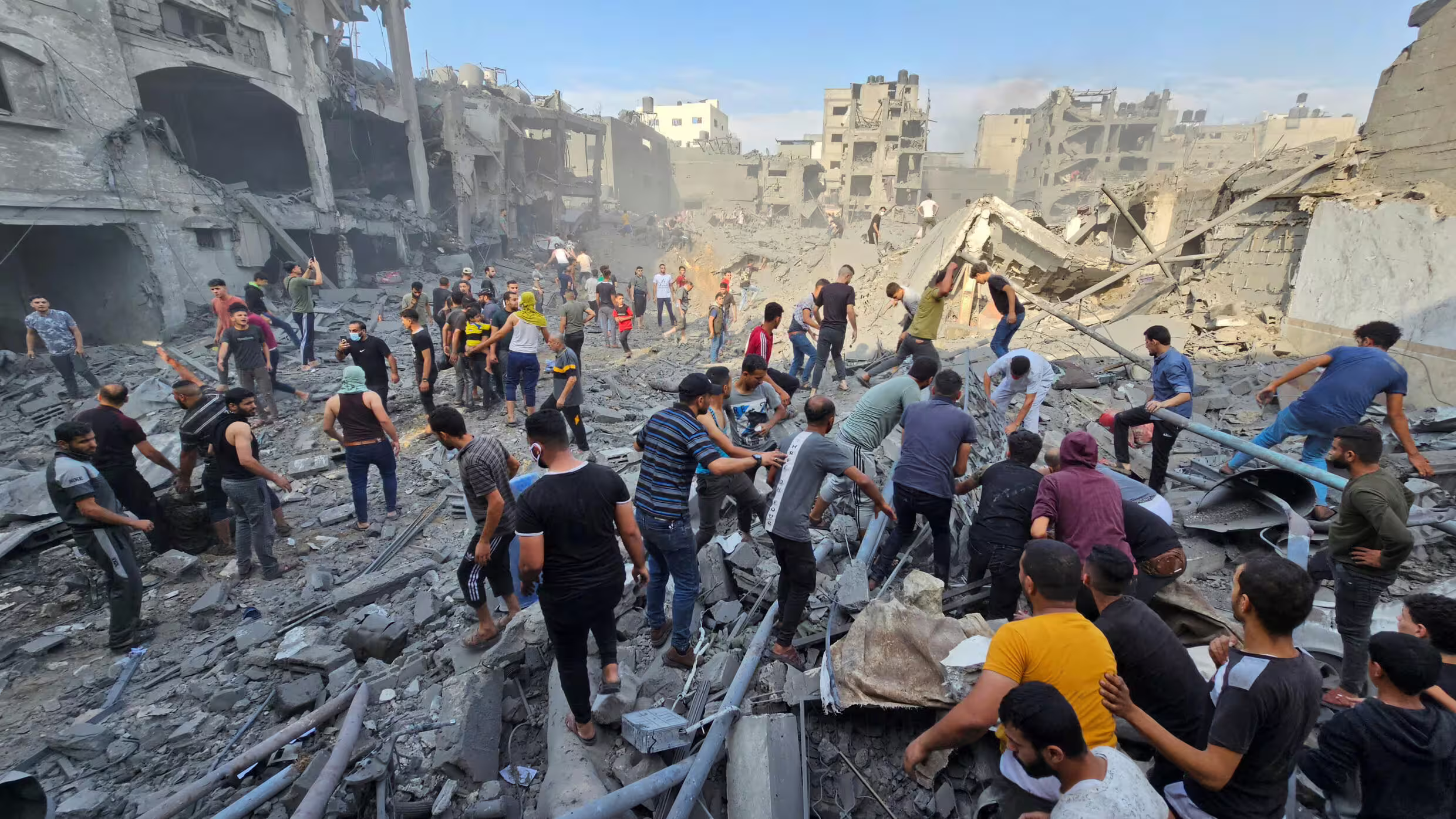 Ataques Aéreos de Israel en Gaza y Líbano Dejan Decenas de Muertos y Agravan la Crisis Humanitaria