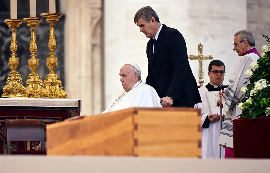 El Papa Francisco moderniza los ritos funerarios de los pontífices