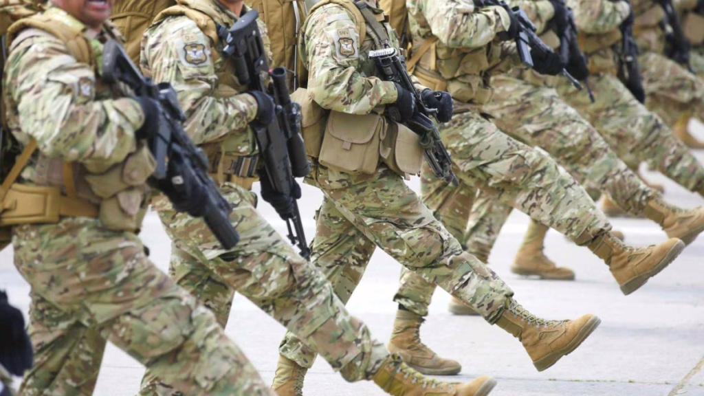 Ejército bajo escrutinio por pagos a exuniformados dados de baja: Caso conscriptos avanza en el Congreso