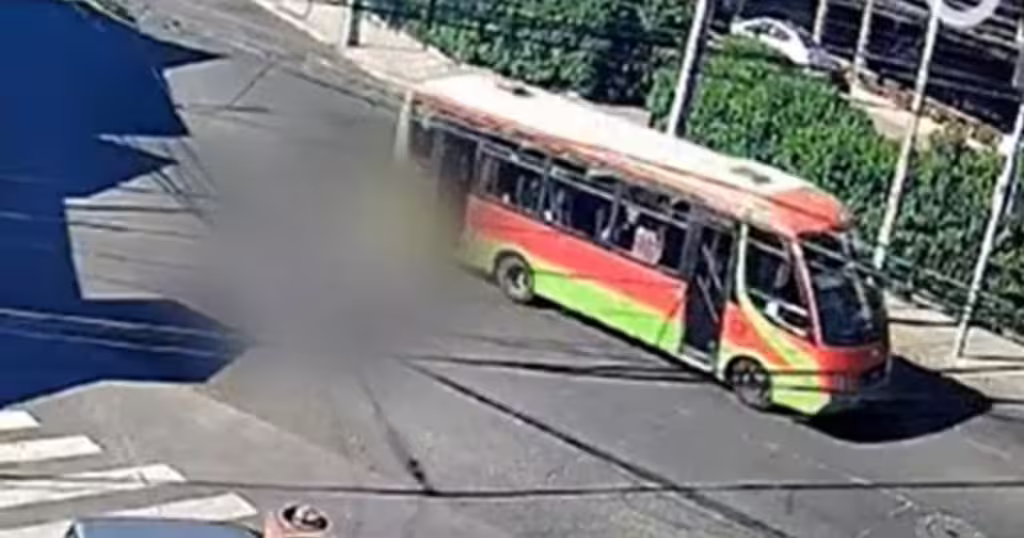 Valparaíso: Presentarán denuncia tras fallecimiento de estudiante que cayó de bus en movimiento