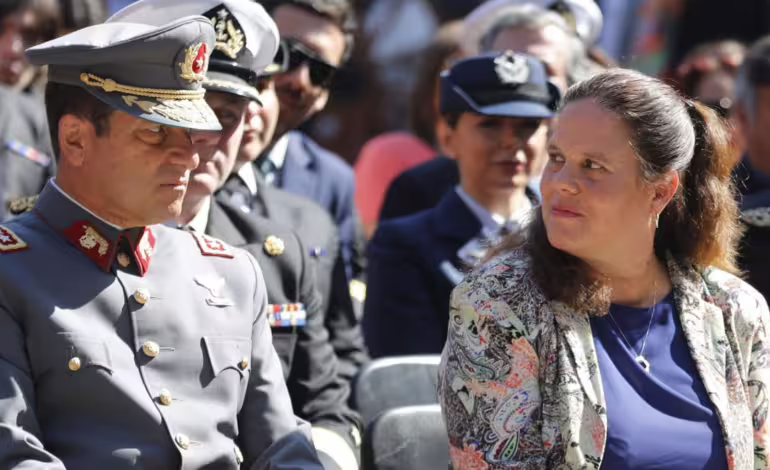 Ministra Fernández niega crisis de financiamiento en el Ejército y aclara dichos de Iturriaga