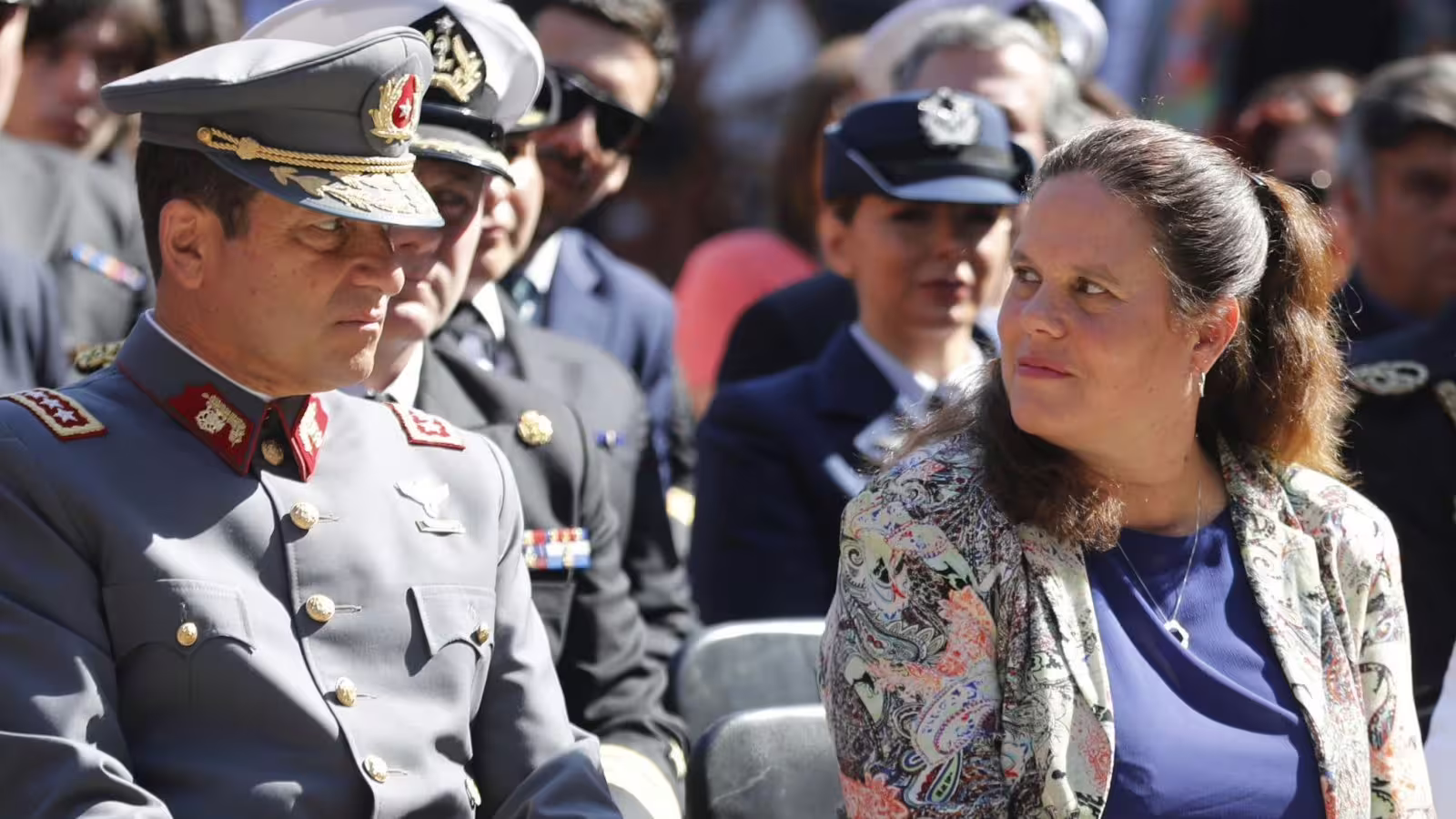 Ministra Fernández niega crisis de financiamiento en el Ejército y aclara dichos de Iturriaga