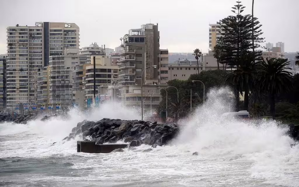 Armada emite alerta de marejadas en la costa del país desde el domingo