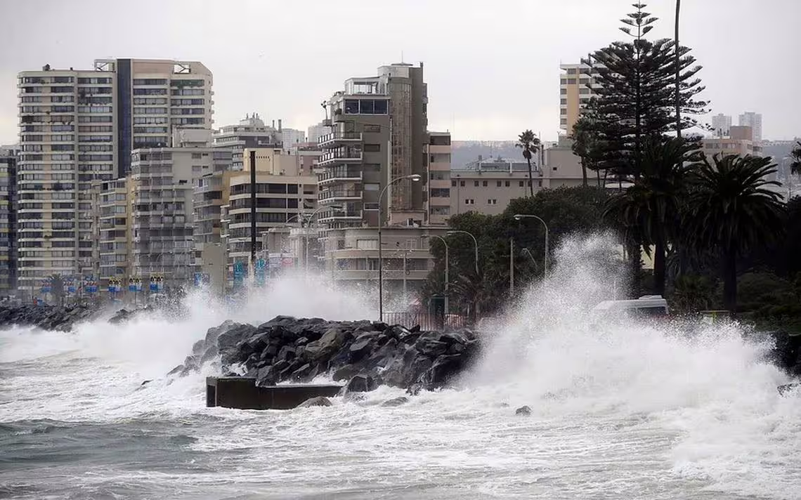 Armada emite alerta de marejadas en la costa del país desde el domingo