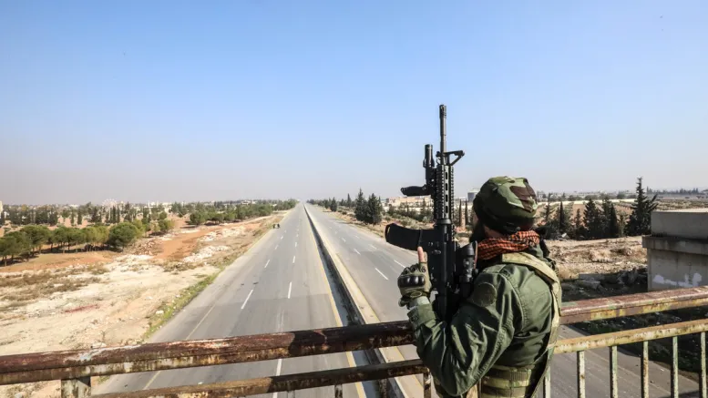 Rebeldes toman control del aeropuerto de Alepo y zonas estratégicas en Siria