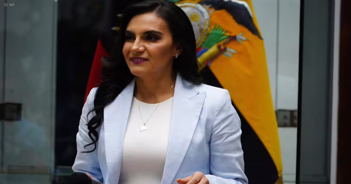 Ecuador suspende a la vicepresidenta Verónica Abad por «abandono injustificado del trabajo» en medio de tensiones políticas