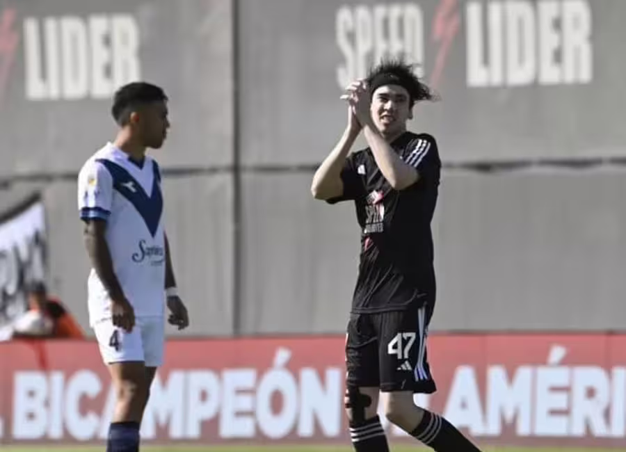 Streamer Spreen Debuta en el Fútbol Argentino con Deportivo Riestra y Genera Controversia