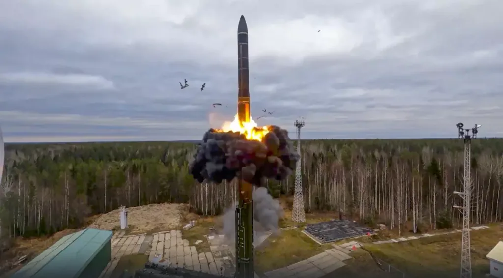 Rusia demuestra su fuerza con misil hipersónico en respuesta a Occidente