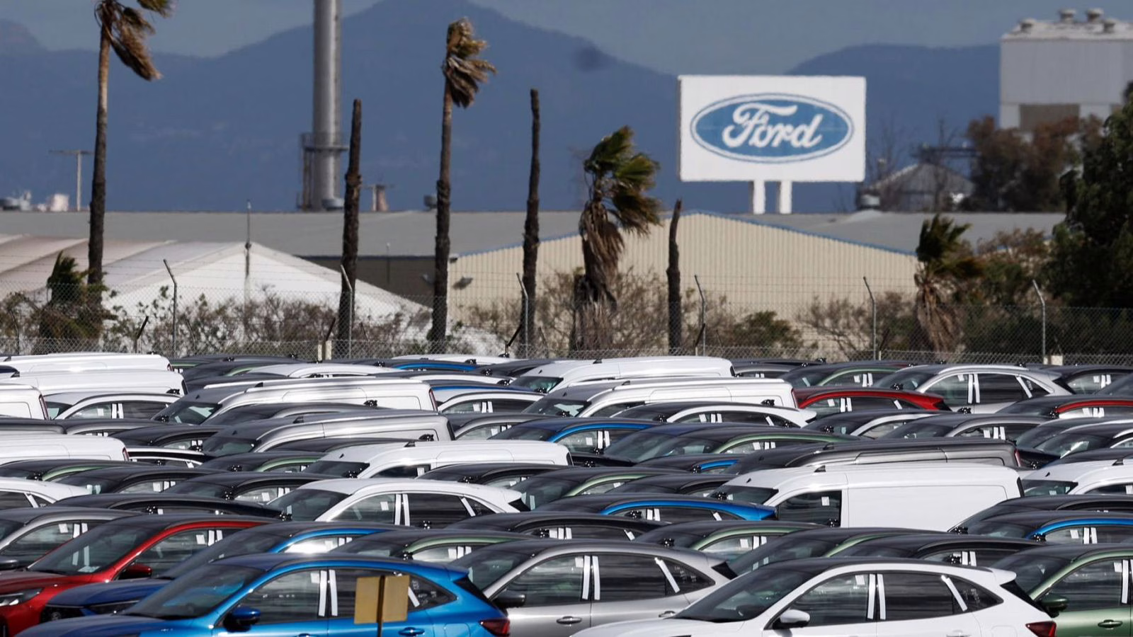 Ford anuncia recorte de 4,000 empleos en Europa para 2027