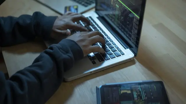 Perú investiga a hacker acusado de sustraer más de 500 mil dólares de cuentas chilenas