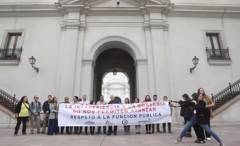 Esposa de trabajador fallecido en La Moneda exige investigación: «No fue un accidente común»