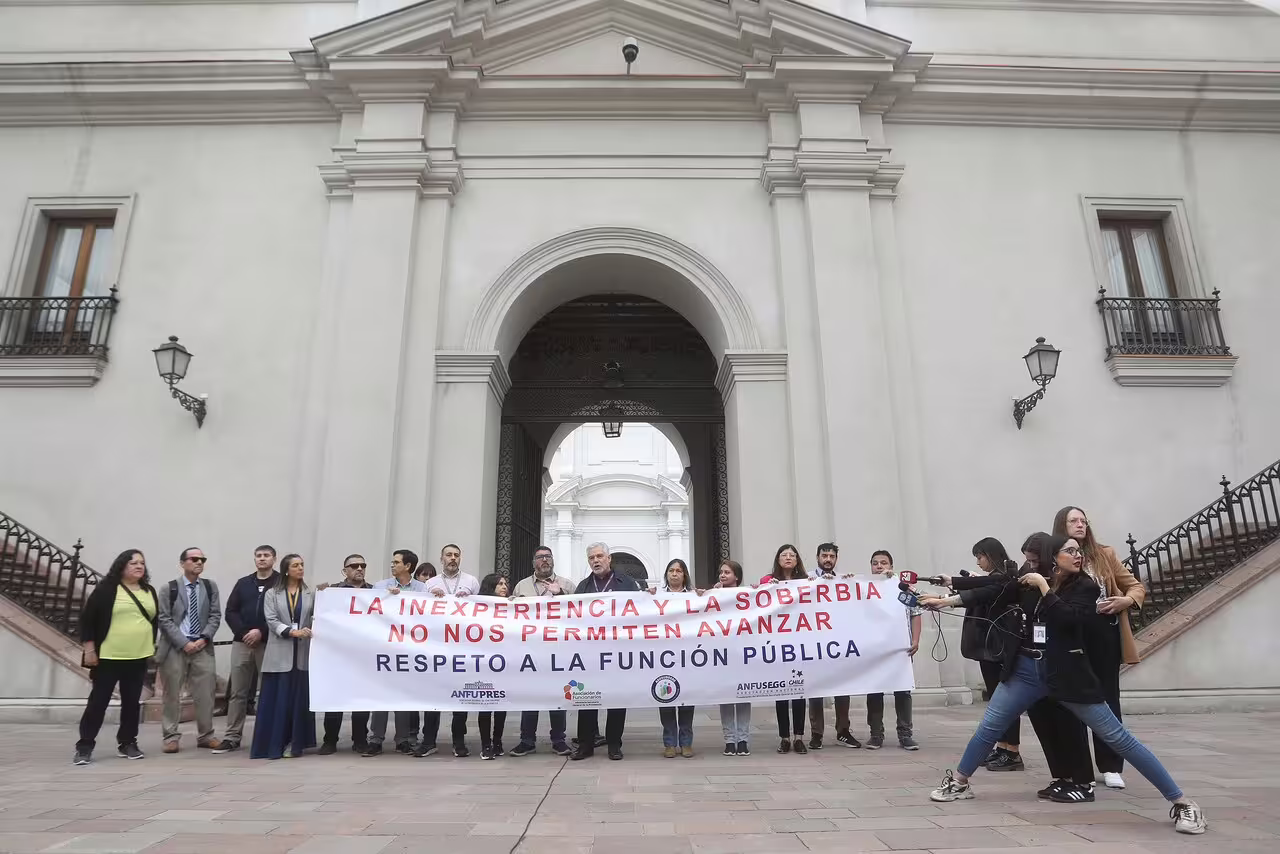 Esposa de trabajador fallecido en La Moneda exige investigación: «No fue un accidente común»