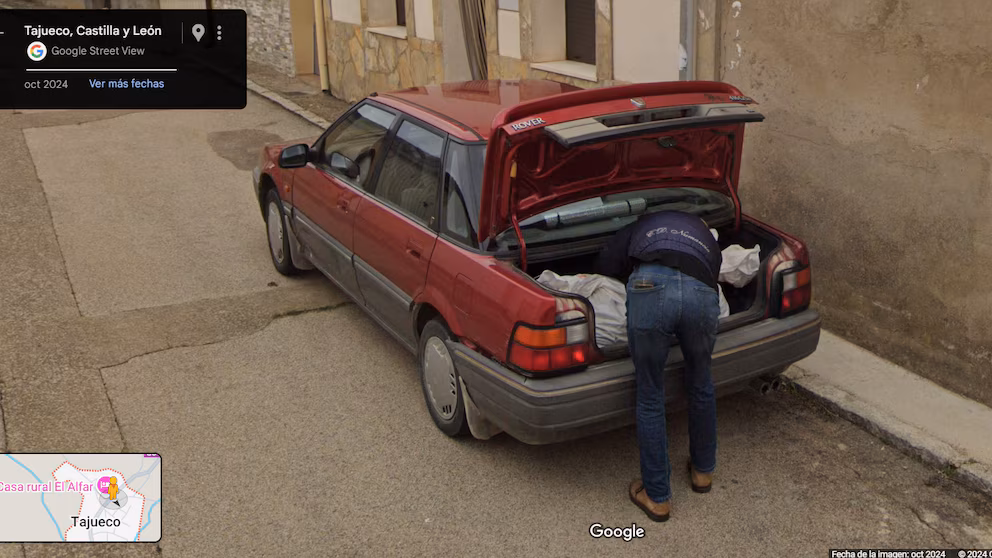 Imágenes de Google Maps Ayudan a Resolver un Crimen: Se Captura a un Hombre Colocando un Bulto en el Maletero