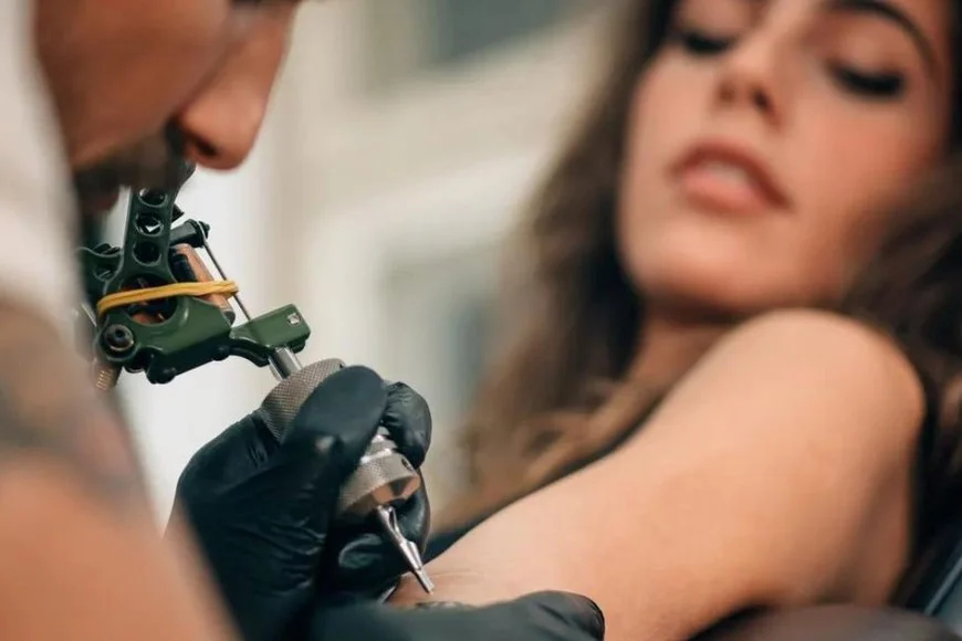 Estudio: Las personas sin tatuajes son vistas como más atractivas, según investigación en Alemania