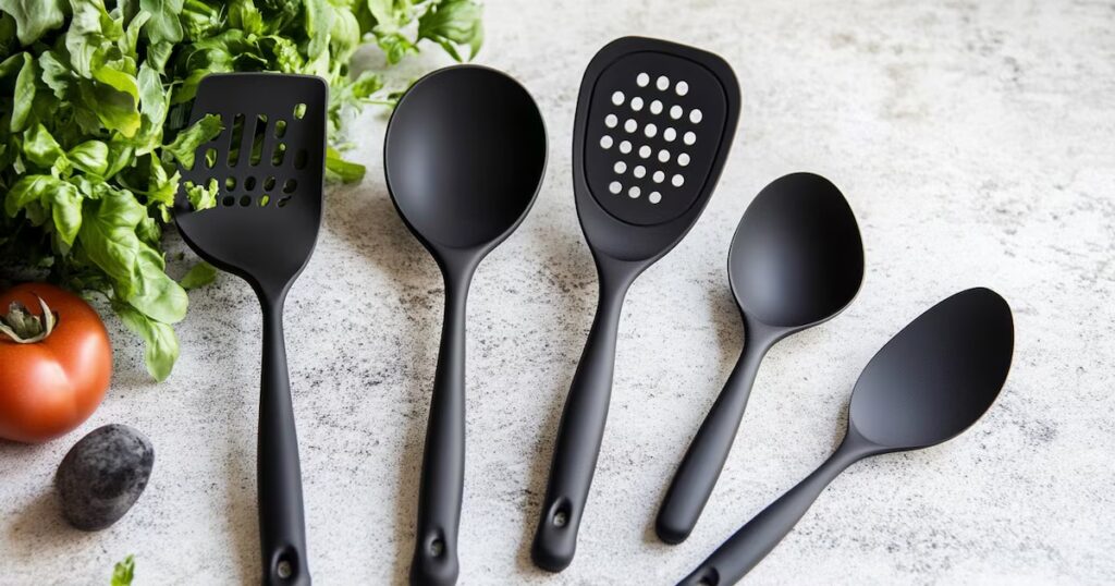 Los utensilios de plástico negro: ¿un riesgo para la salud?