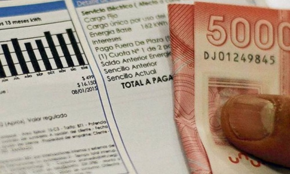 Nueva alza del precio de la luz en enero: ¿Cuánto pagarás y cómo postular al subsidio eléctrico?