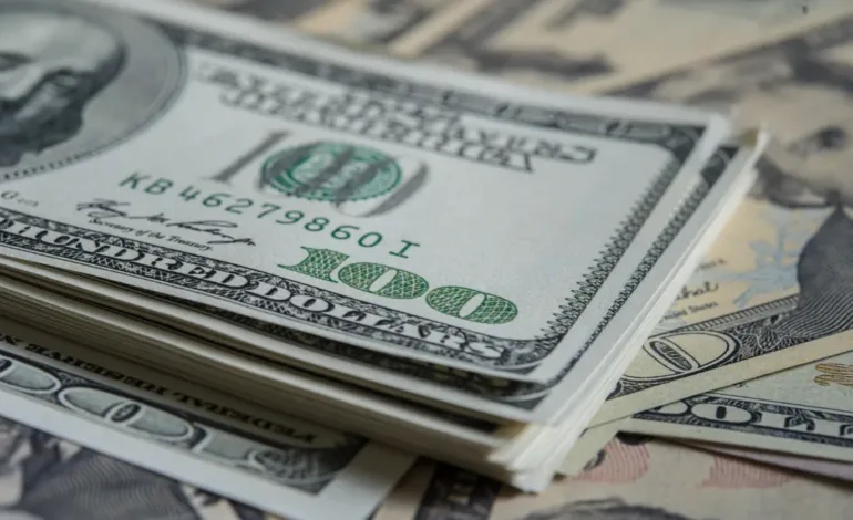 Dólar supera los $990 en Chile: su nivel más alto en más de dos años