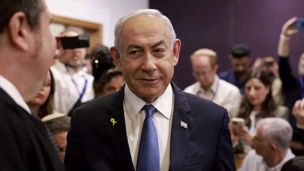 Netanyahu testifica por primera vez en su juicio por corrupción y defiende su inocencia