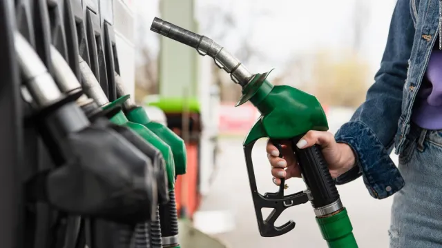 Primer alza de combustibles en 2025: Bencinas subirán hasta $28,3 por litro desde este jueves