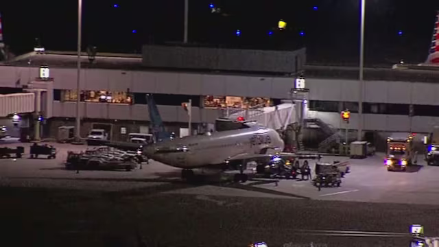Encuentran dos cuerpos en el tren de aterrizaje de un avión de JetBlue en Florida