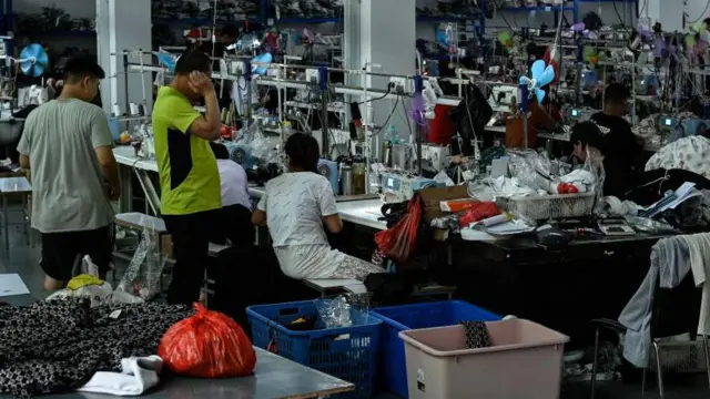 Explotación laboral en fábricas de Shein: reportaje revela jornadas extenuantes y bajos salarios