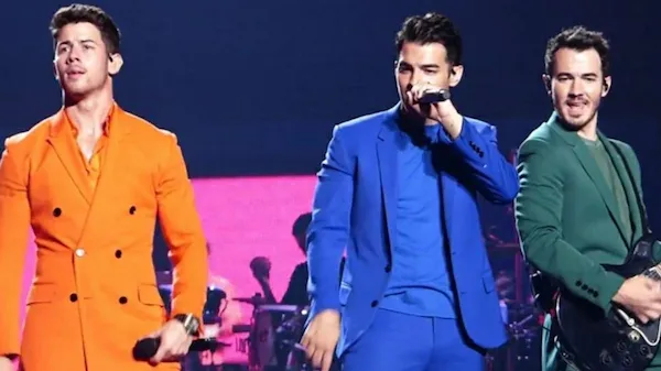 Los Jonas Brothers vuelven a Disney con una comedia navideña exclusiva para Disney+