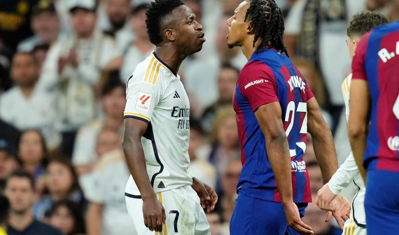 Barcelona aplasta al Real Madrid y acaricia la Supercopa de España