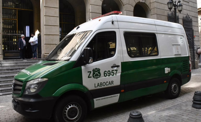 Funcionaria del Ministerio de Hacienda habría denunciado maltrato antes de caer desde el piso 14