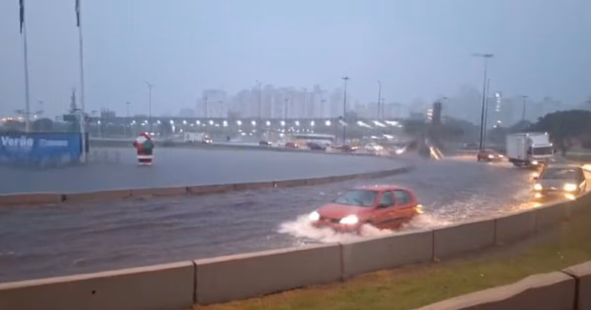 Lluvias torrenciales provocan caos y emergencias en el sur de Brasil