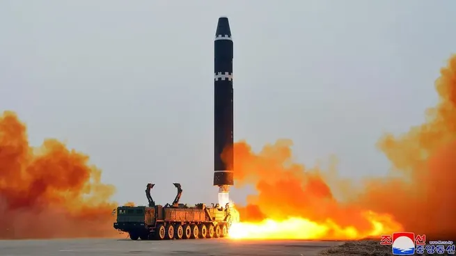 Corea del Norte intensifica tensiones: lanza misiles estratégicos desde el mar