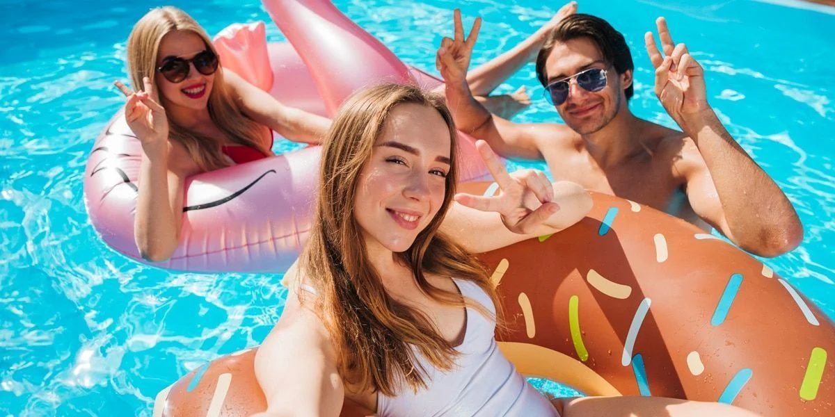 Presentan guía para uso seguro y convivencia en piscinas de condominios