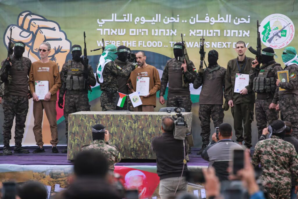 Hamás libera a tres rehenes israelíes tras 16 meses de cautiverio en Gaza