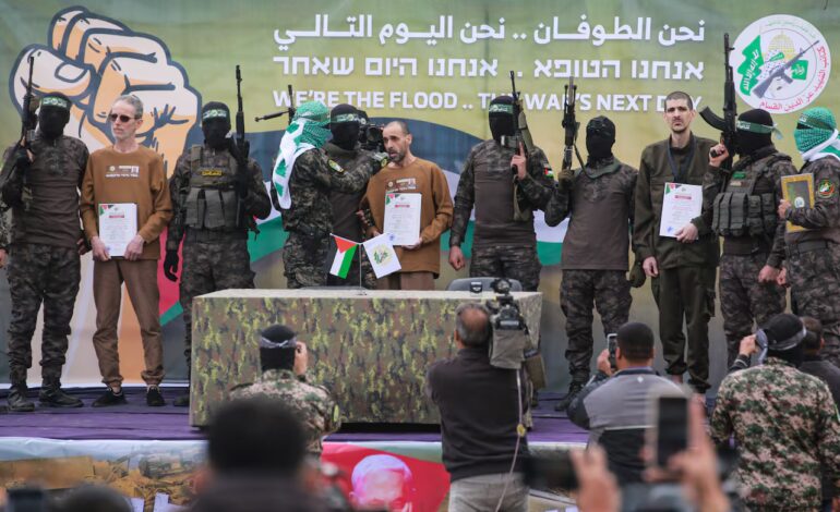 Hamás libera a tres rehenes israelíes tras 16 meses de cautiverio en Gaza