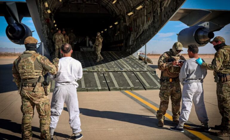 Casa Blanca afirma que migrantes enviados a Guantánamo estarían ligados al Tren de Aragua