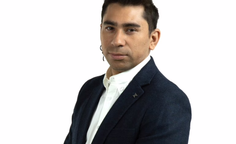 Partido Socialista expulsa a Frederik Landabur, director de Fundación Chile Diverso, por acusaciones de pornografía infantil