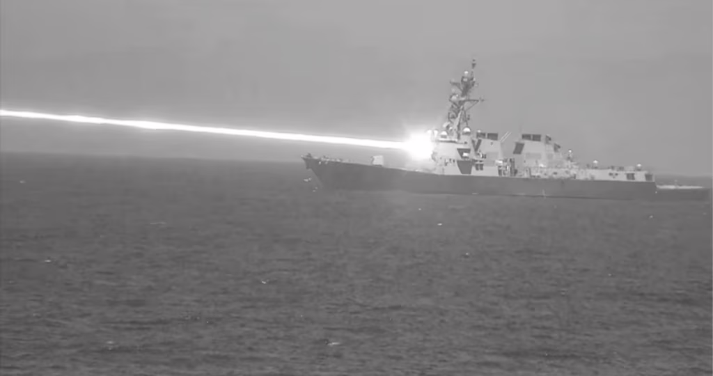EE.UU. usa por primera vez un rayo láser de alta energía para derribar un dron en prueba militar