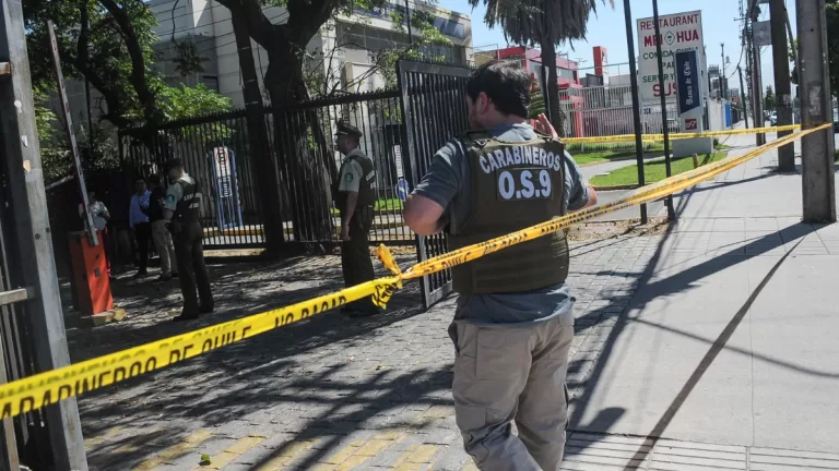 Robo de 400 millones de pesos en banco de Cerrillos: Delincuentes aprovecharon corte de luz para actuar