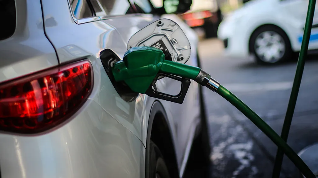 Enap anuncia reducción en el precio de las bencinas hasta $20 por litro