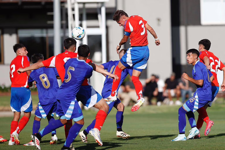 Chile busca su primer triunfo en el hexagonal final ante Uruguay