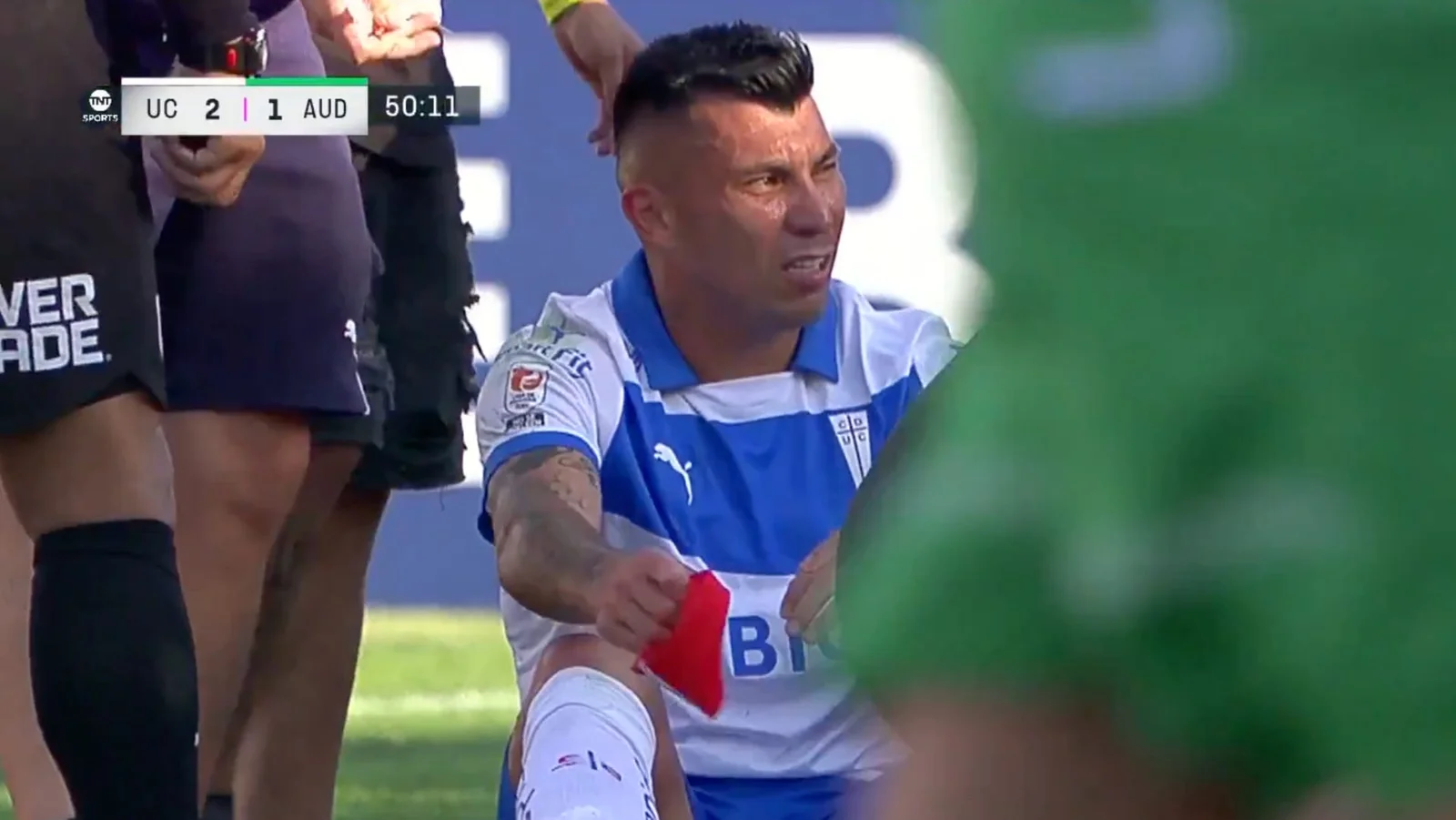 Universidad Católica inicia el Campeonato Nacional con victoria, pero pierde a Medel por lesión