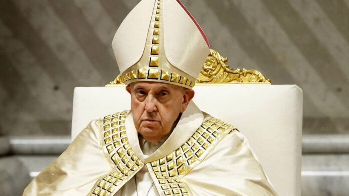Papa Francisco sufre crisis respiratoria y es sometido a ventilación mecánica