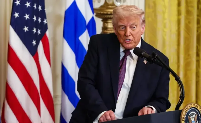 Trump minimiza la filtración de planes militares de EE.UU. y respalda a su asesor de seguridad