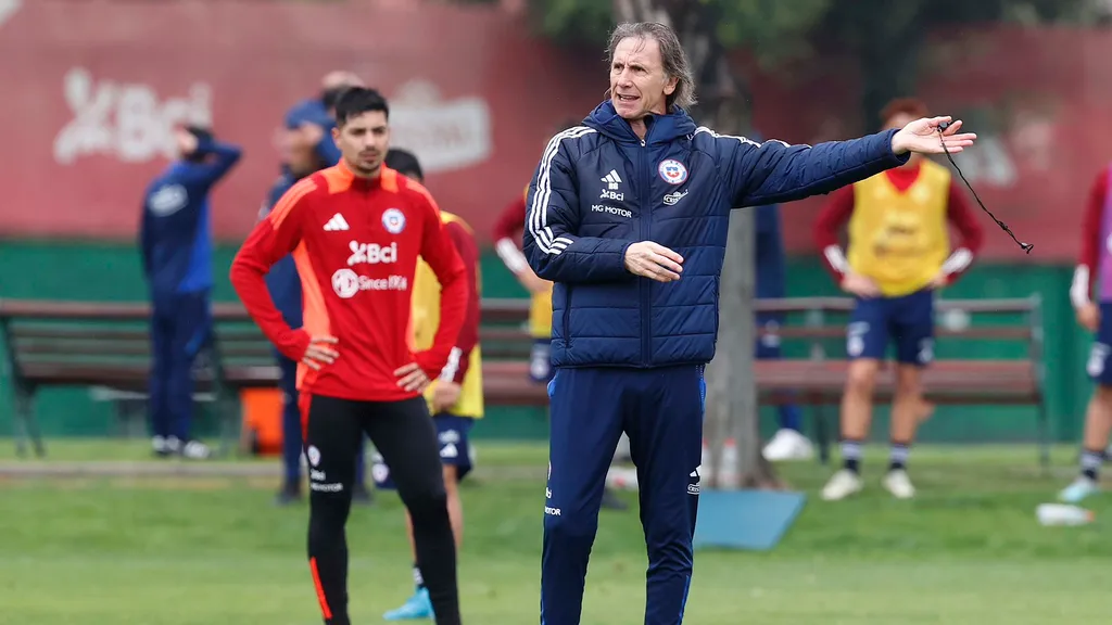 Ricardo Gareca seguirá al mando de La Roja tras reunión con la ANFP