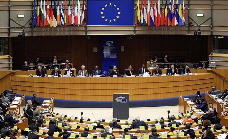 El Parlamento Europeo respalda la transición en Siria y exige romper lazos con Rusia
